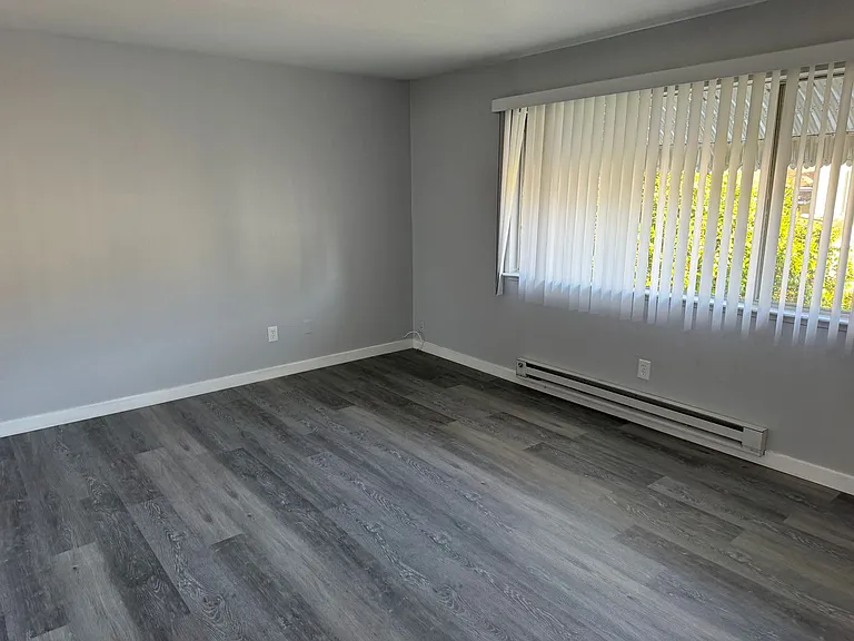 1153 Jefferson St — Photo 6