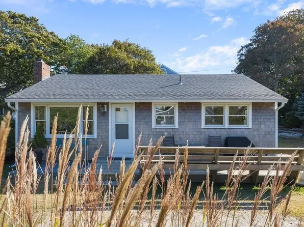 21 Ocean St, Harwich, MA 02645