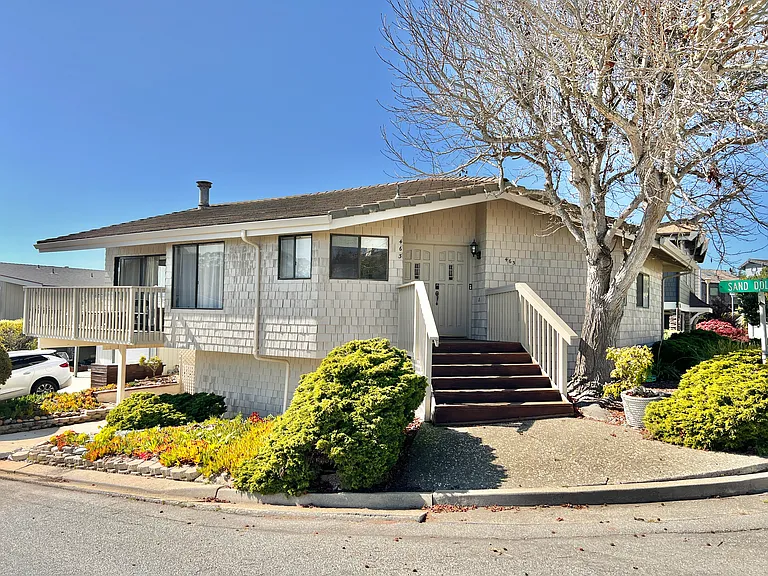 463 Sea Horse Dr — Photo 36