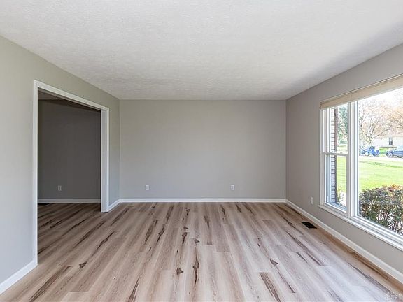 3rd image of 1533 Roamont Dr