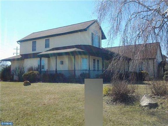 3rd image of 118 Meadowcrest Ln