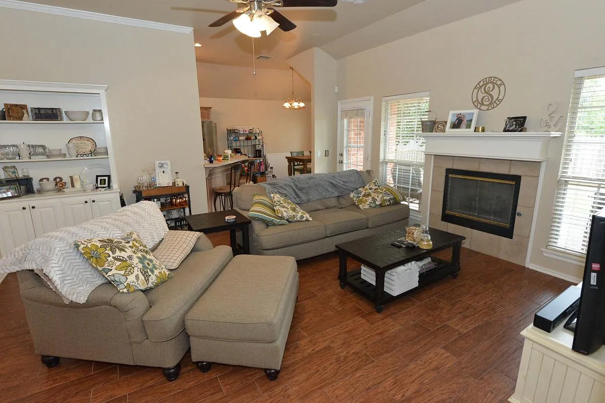 4 bed, 1662 sqft, $1,895 — Photo 2