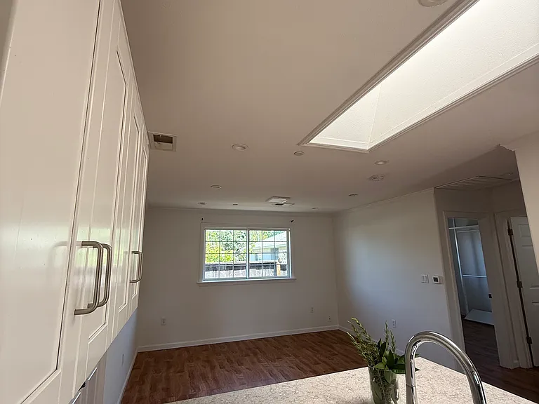 1761 Parkmoor Ave — Photo 7