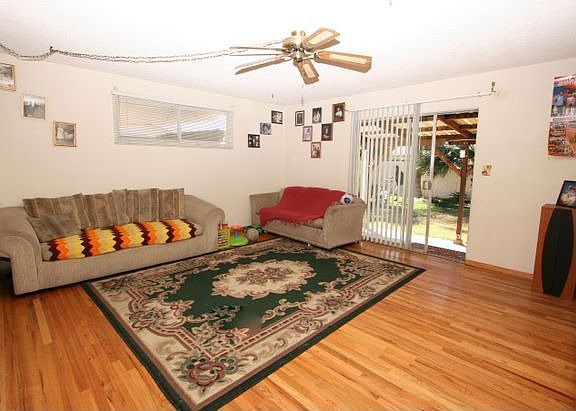5th image of 833 Camellia St