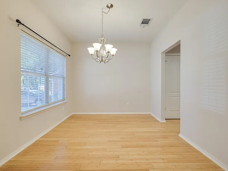 5709 Pecanwood Ln — Photo 13