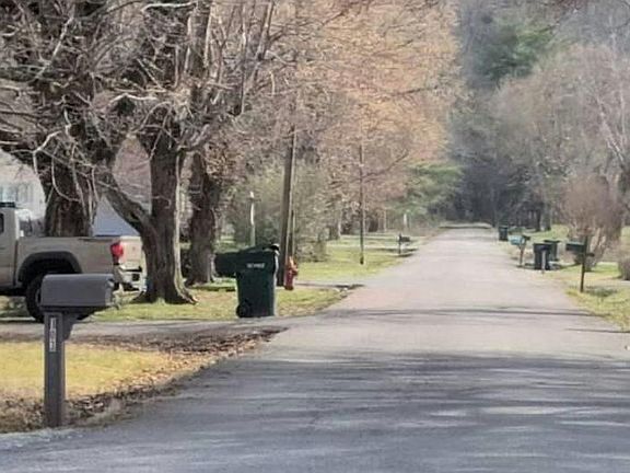 5th image of 100 Sutton Ave