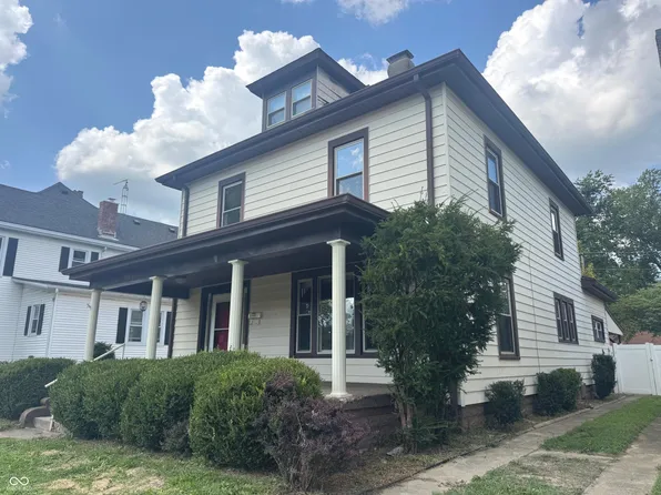210 E 7th St, Rushville, IN 46173