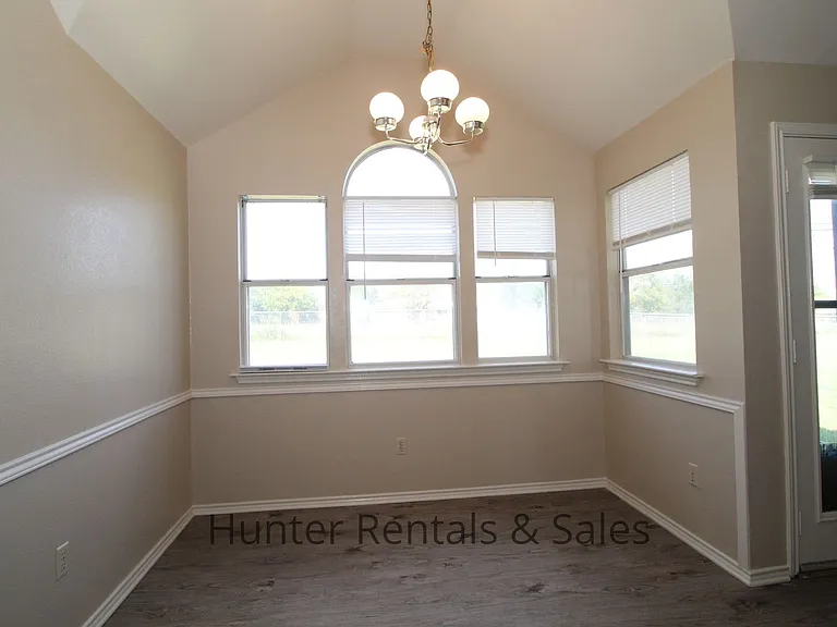3801 Winchester Dr — Photo 7