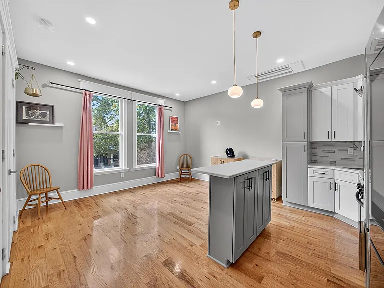 70 Sherman Pl — Photo 6