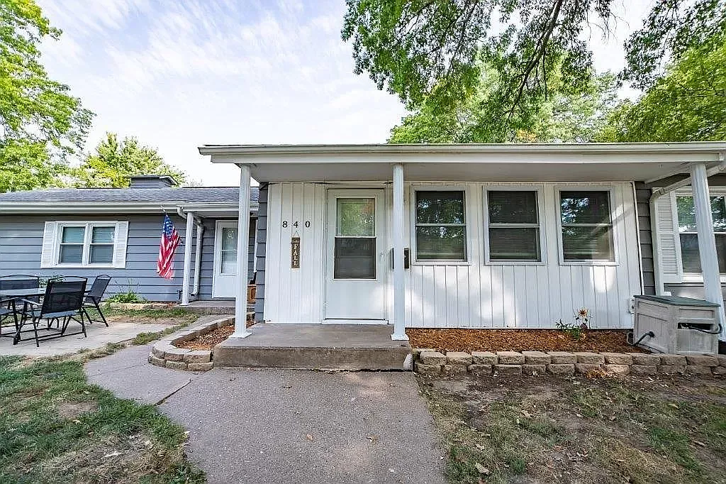 3 bed, 1062 sqft, $1,550 — Photo 2