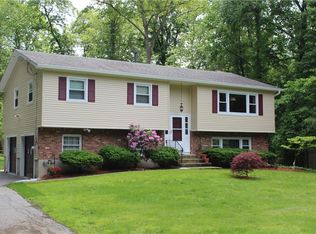 4 Old Brick Rd, New City, NY 10956