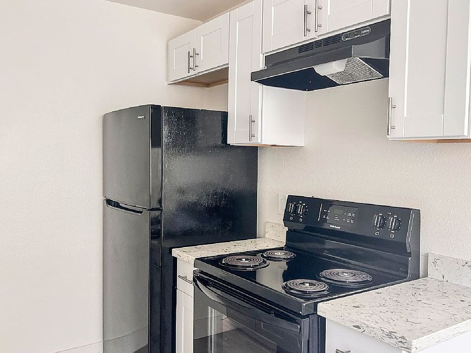 1st image of 1050 43rd Ave #13
