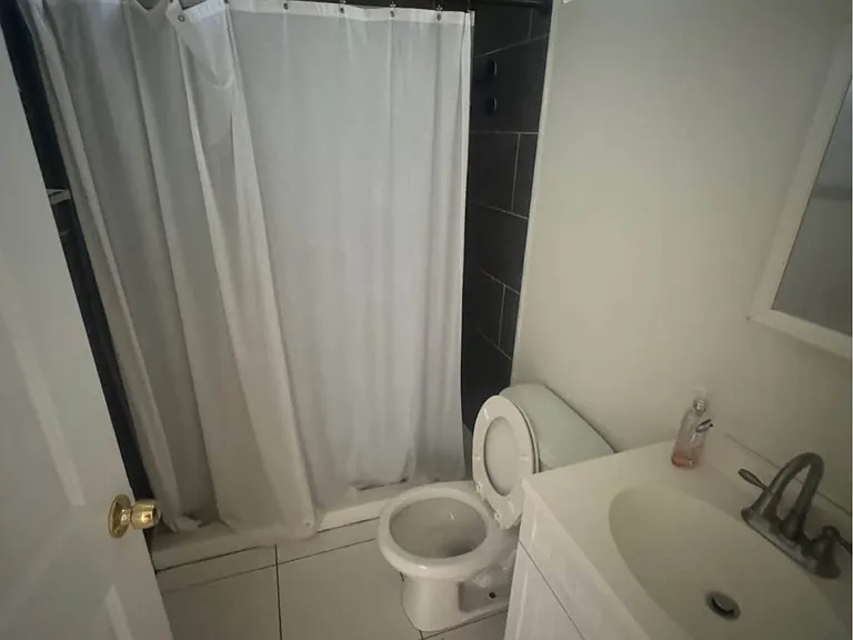 1409 W Thompson St #B — Photo 7