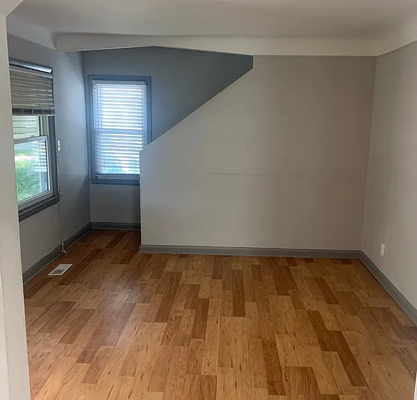 24528 Grove Ave — Photo 3