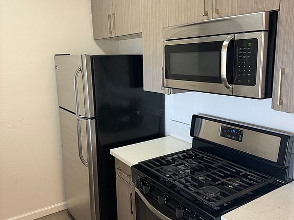 2nd image of 1210 Venice Blvd APT 404