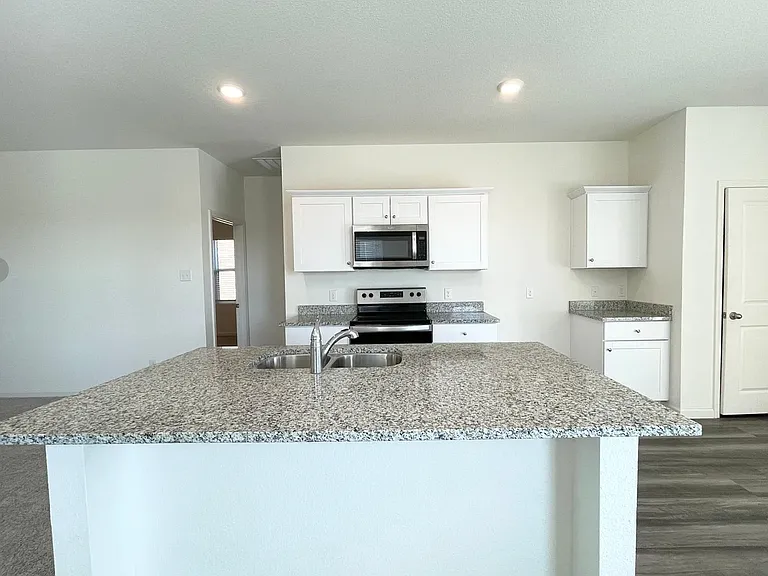 403 Covington Cv — Photo 6