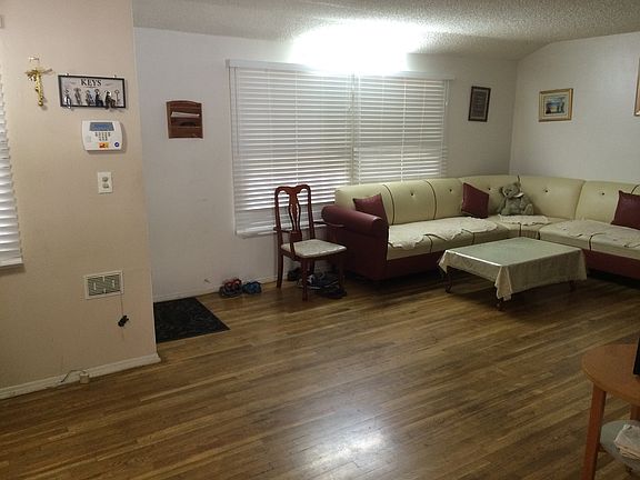3rd image of 321 S Laurel Ave