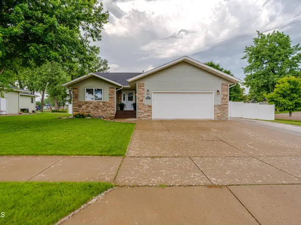 3501 Sandpiper Trl SE, Mandan, ND 58554