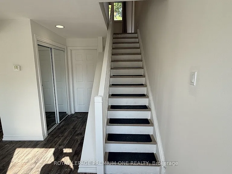 512 Mosley St #WHOLE HOUSE — Photo 12