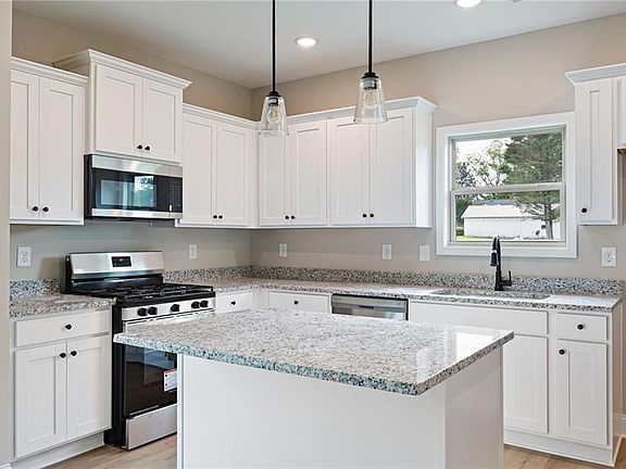 4th image of 104 Winston Way