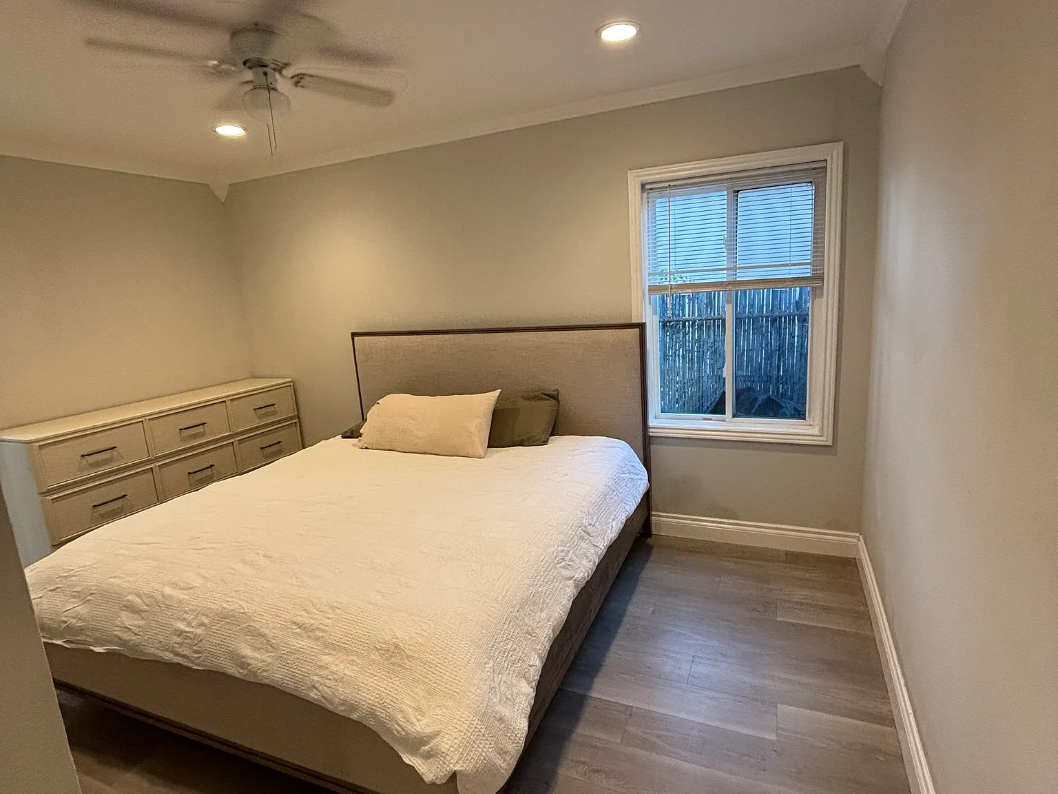 3 bed, 1600 sqft, $4,500 — Photo 2