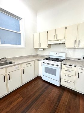 1st image of 1701 Oak St