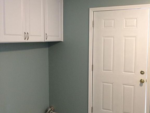 mudroom/laundry area