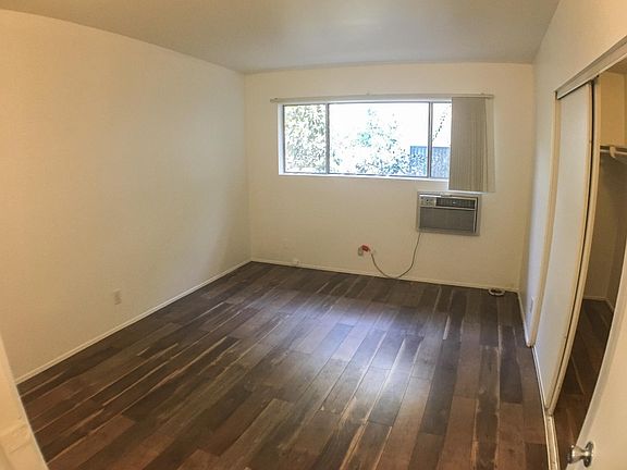3rd image of 4087 Tujunga Ave APT 2