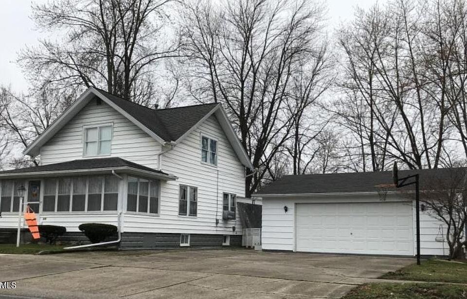 1st image of 915 Delaware Ave