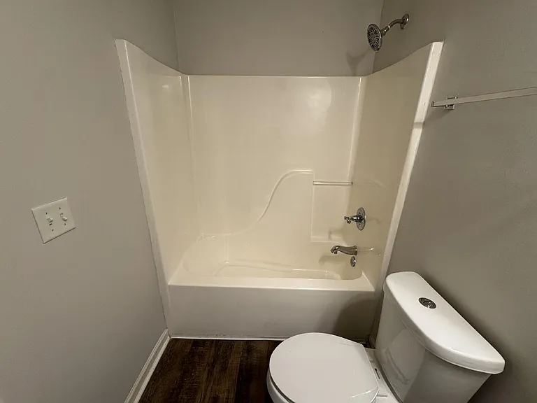 5901 Southwood Pkwy — Photo 7