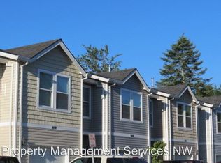 16932 NE Halsey St, Portland, OR 97230