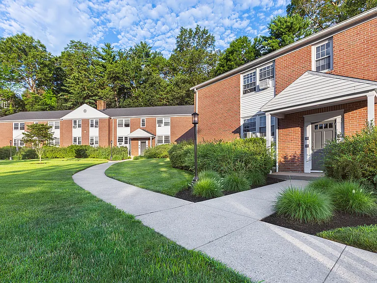 Meadowview Apartments — Photo 2