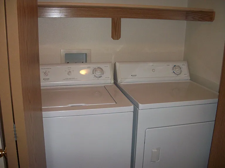 Wolf Glen Apartments — Photo 8