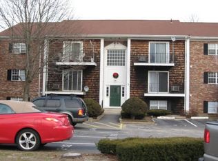 4 Chapel Hill Dr APT 2, Plymouth, MA 02360