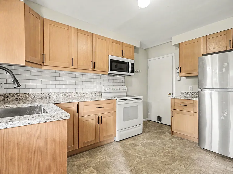 114 Crocker Blvd #114 — Photo 5