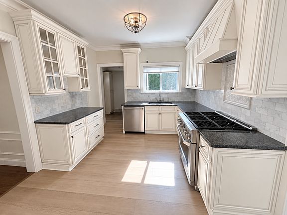 3rd image of 37 Madison St APT 1