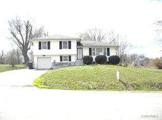 206 E Howard St, Tipton, MO 65081