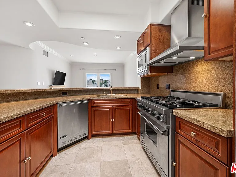 1000 Granville Ave #404 — Photo 36