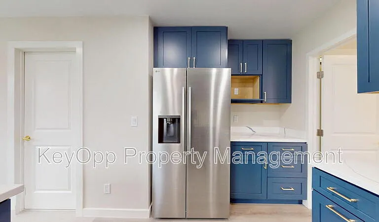 976 Masson Ave #3 — Photo 7