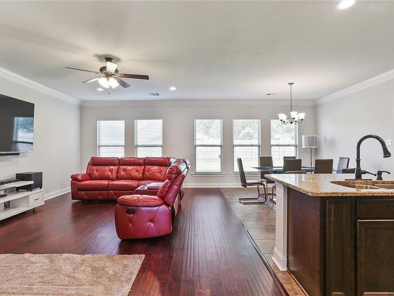2nd image of 1101 Burgess Dr