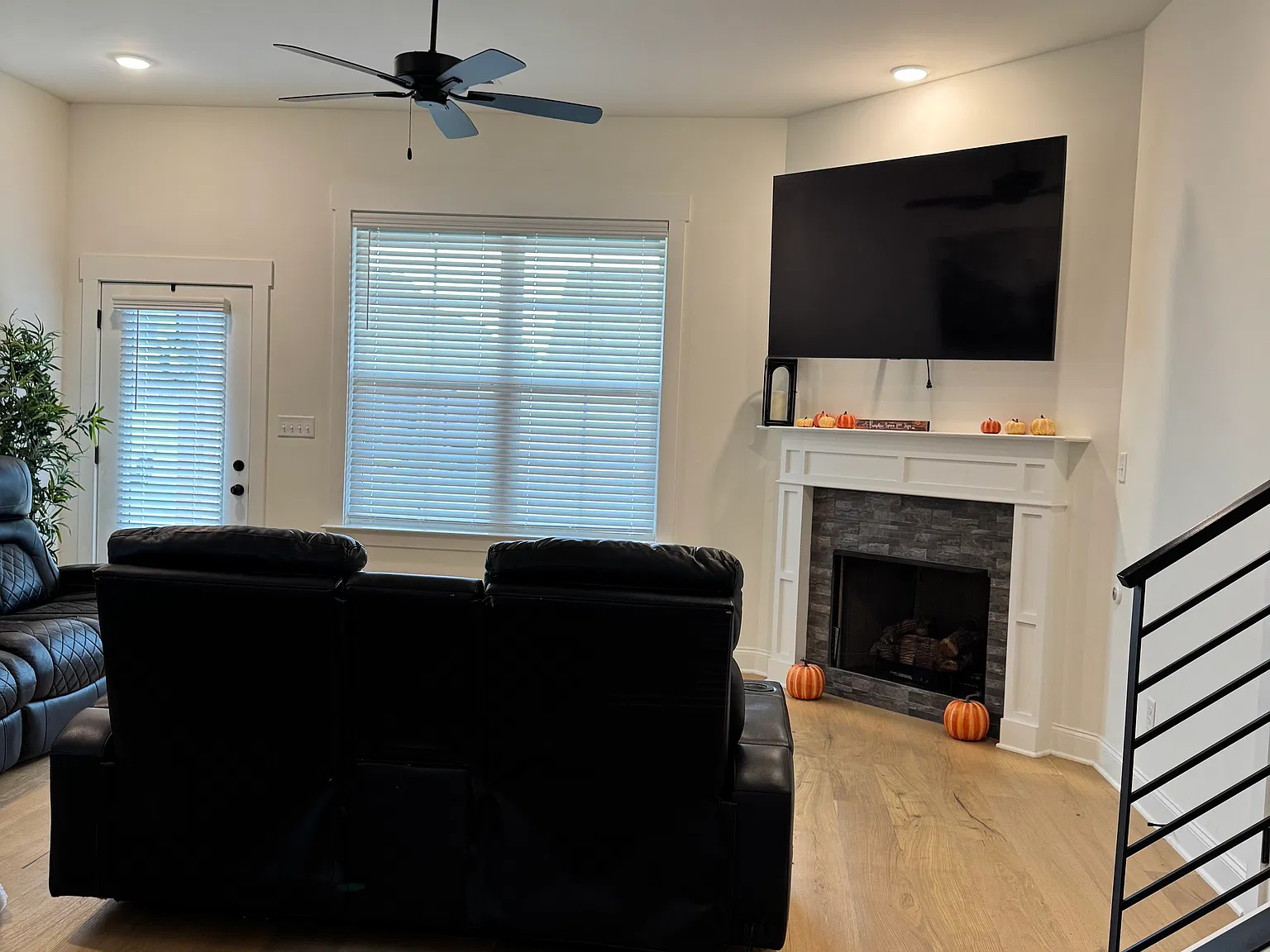 4 bed, 1935 sqft, $2,400 — Photo 2