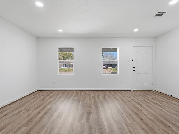 3rd image of 5962 Ridgeway Dr
