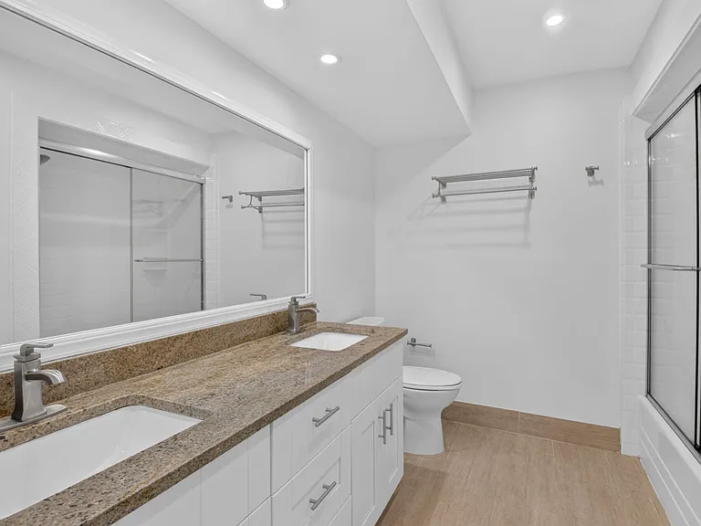1301 SW 8th St — Photo 3