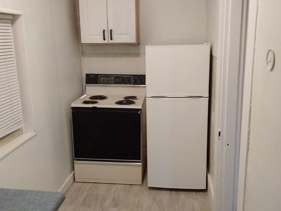 5th image of 32 S 13th St Rear 1