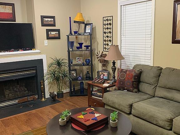 4th image of 10624 Hamlin Dr