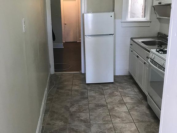 3rd image of 223 Glenridge Ave #3