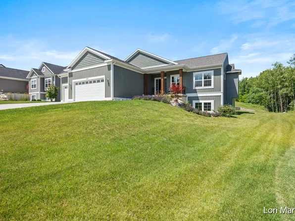 6310 Bentley Dr NE, Belmont, MI 49306