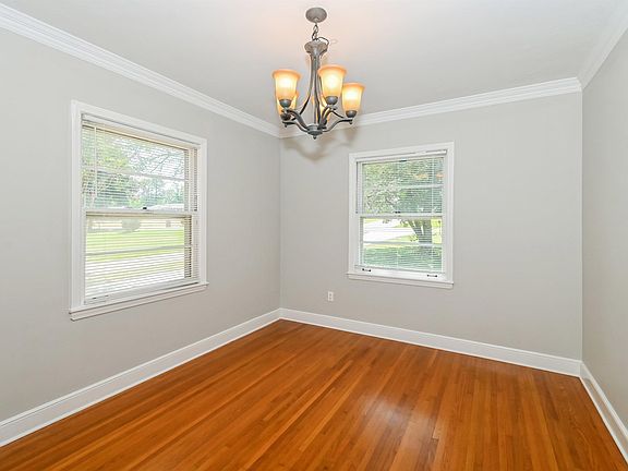 4th image of 1392 Oakwood Dr