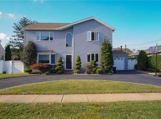 59 S Merrick Rd, Massapequa, NY 11758