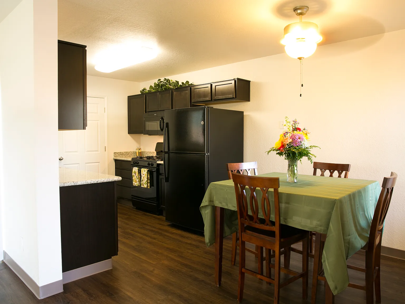 Orchard Village Apartments — Photo 3